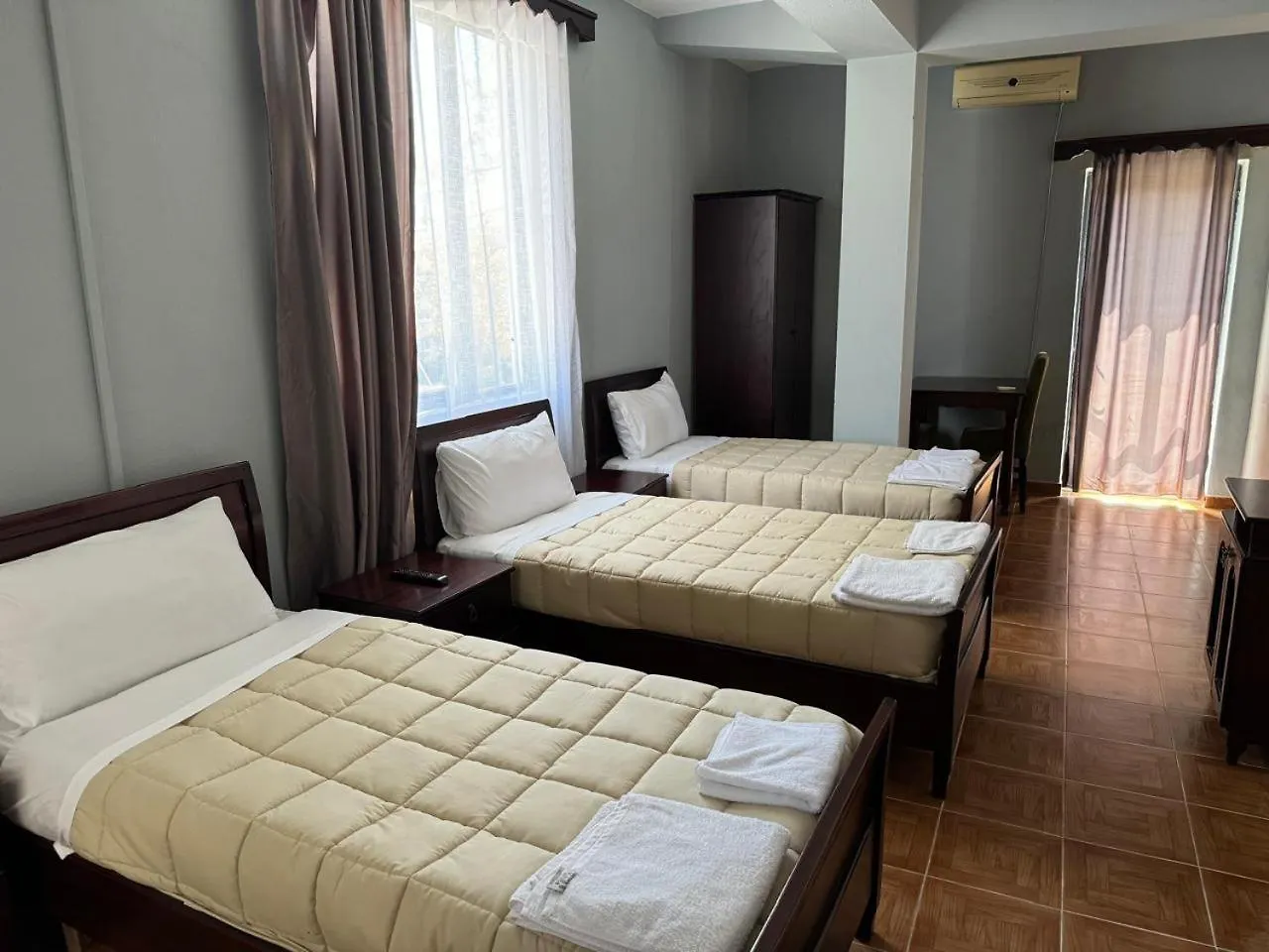 Tushemisht Sirena Hotel 3*,